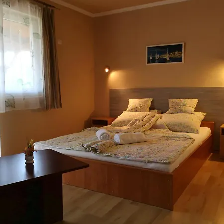 Vitorlas Apartmanhaz *