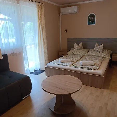 Апартаменты Vitorlas Apartmanhaz